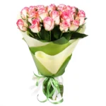 25 нежно розовых роз